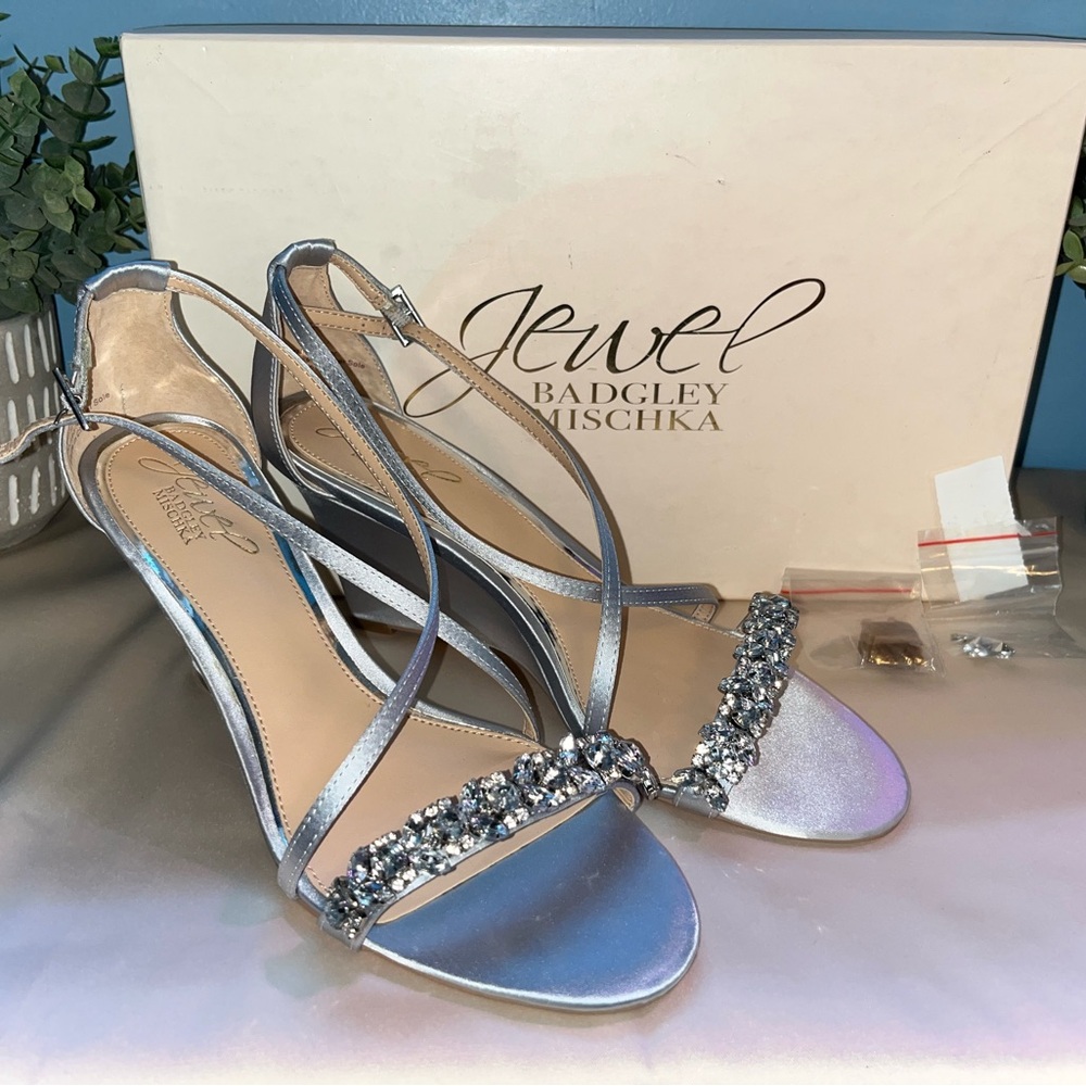 Jewel Badgley Mischka Silver Women's Wedge Sandals